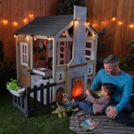 Casuta de joaca Cuptorul cu Lemne Kidkraft Cozy Hearth - Casa cu LEDuri pentru copii cu pridvor si bancute cu bucatarie si accesorii Cabin PlayHouse